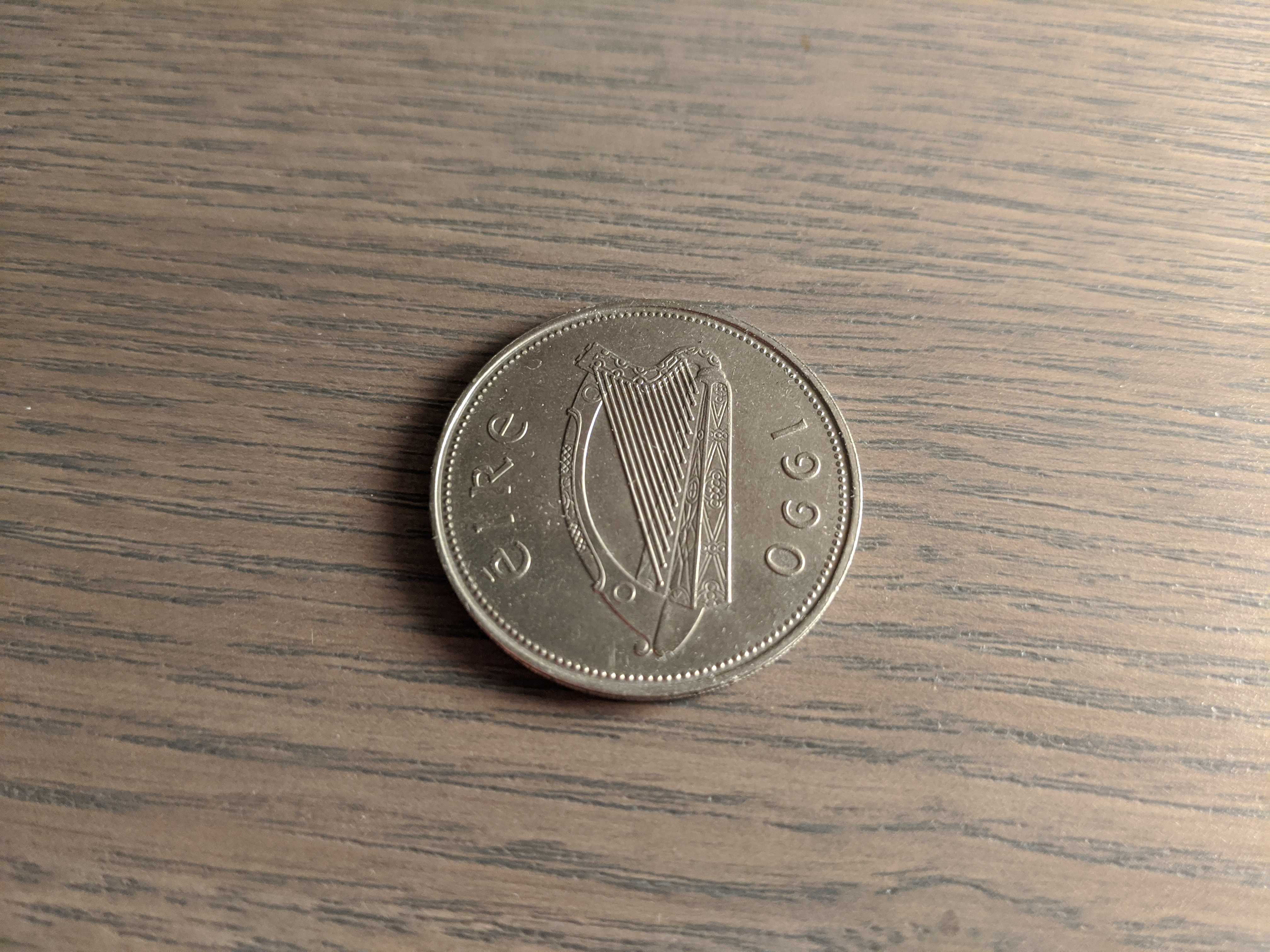 Tails side of the 1 pound Irish coin